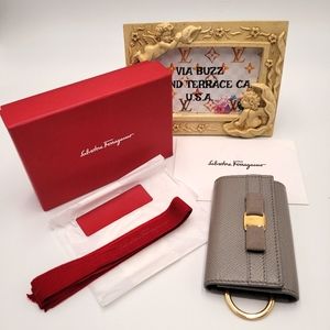 Salvatore Ferragamo 6 Key Leather Case in Excellent Condition! Made in Italy